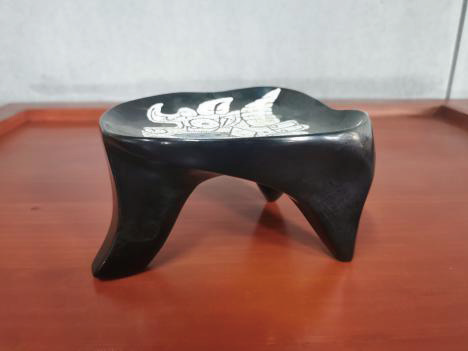 张永吉作品《三足兽纹盘》