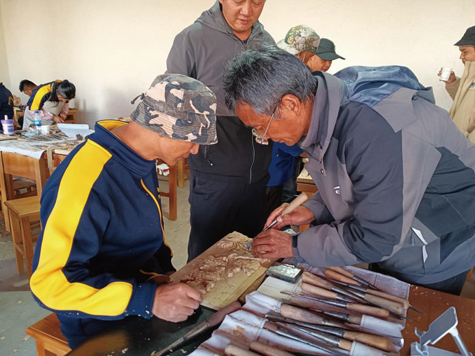 教师与学员交流